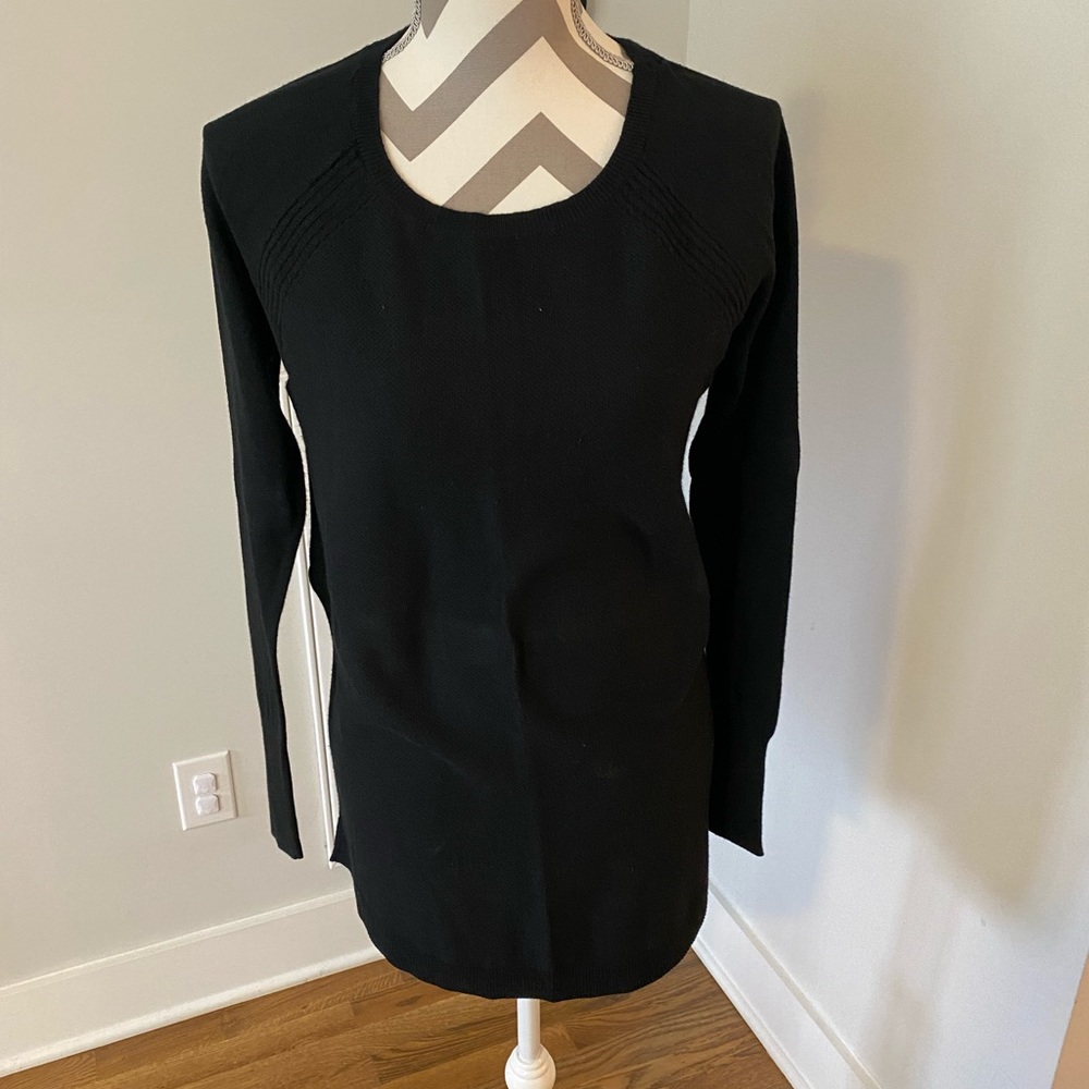Black thin sweater